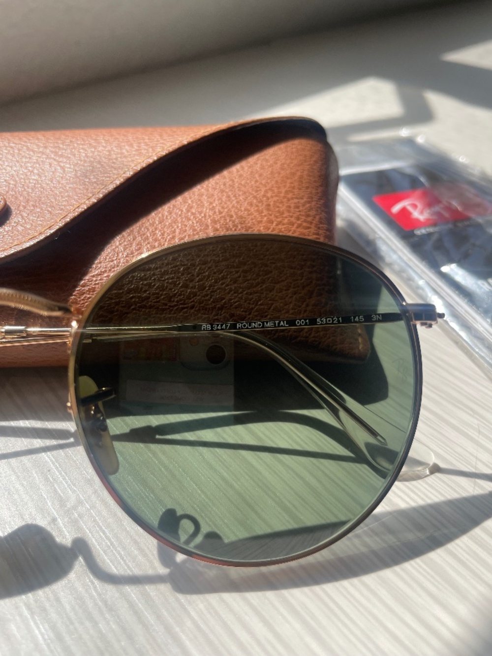 Ray-Ban Round Metal Sunglasses in Arista Gold with Green lenses and Leather Case - Picture 6 of 9